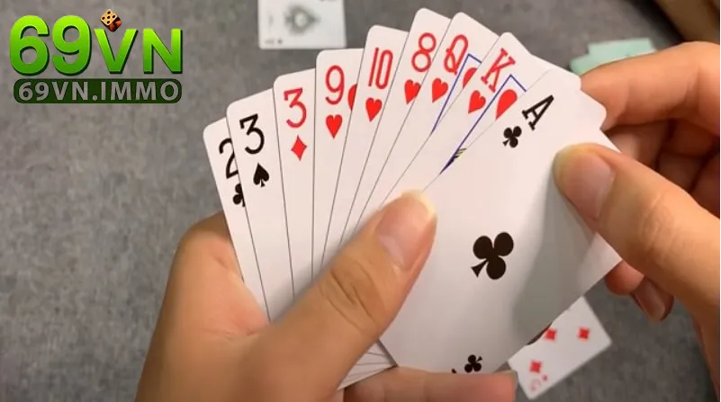 Bài Phỏm Là Gì? Khám Phá Trò Chơi Dân Gian Hấp Dẫn Của Người Việt 3 Phỏm và cách xếp bài hiệu quả